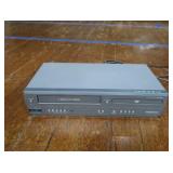BLUERAY CD/DVD PLAYEER AND MAGNAVOX DUEL PLAYER