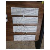 4 APPLE COMPUTOR KEYBOARDS AND 2 APPLE MAGIC COMPUTOR MICE