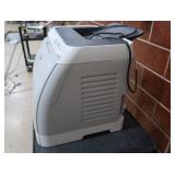 HP LASERJET 2600ON ON PLASTIC ROLLING CART