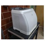 HP LASERJET 2600ON ON PLASTIC ROLLING CART