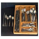 O - Vintage Oneida Vinland Flatware (Lot of 86)
