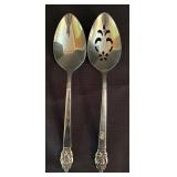 O - Vintage Oneida Vinland Serving Utensils (Lot of 7)