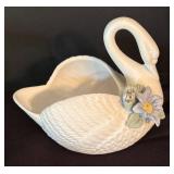 O - Vintage Swan Figurines Lenox, Richard & Unmarked (Lot of 4)
