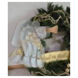 LL-ST - Peace on Earth Holiday Wreath With Carrying Case