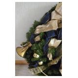 LL-ST - Christmas Wreath With Angel, Horn & Carrying Case