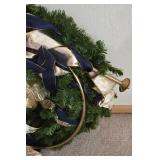 LL-ST - Christmas Wreath With Angel, Horn & Carrying Case