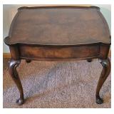 Vintage Hekman End Table With Drawer
