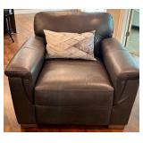 Digio Leather Chair With Pillow - Matches lot 2