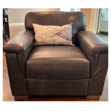 Digio Leather Chair With Pillow - Matches lot 2