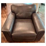 Digio Leather Chair With Pillow - Matches lot 2