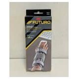 NEW 3M FUTURO WRIST RIGHT ADJUSTABLE DELUXE STABILIZER