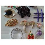 Lot of Assorted Brooches/Pins