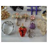 Lot of Assorted Brooches/Pins