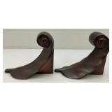 Neoclassical Acanthus Leaf-Shaped Foliate Brass Bookends 4" x 5 1/4" x 6"