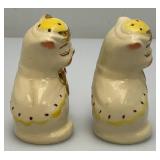 Vintage Shawnee Puss & Boots Cats Salt And Pepper Shakers With Gold Tone Accents 3 1/4" (One Ear Has Chip)