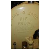 Kaiser D301 Dial-O-Matic Pie Press.