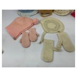 Vintage Clothing Baby/Toddler Knitted Bonnets, bibs, Mittens and Hats