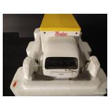 Danbury Mint 1955 Borden's Milk Truck