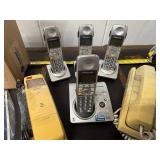 Lot of 4 Panasonic Cordless Phones with Base and 2 Vintage GE Phones