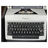 Olympia SM8 Portable Manual Typewriter With Case Manual Accessories