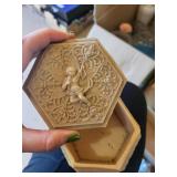 Mixed Decorative Glass, Ceramic & Figurine Lot