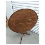Antique Philadelphia Walnut Tilt Top Birdcage Table from Late 18th Century Measuring 33 1/2in