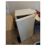 Kenmore Compact Refrigerator White Model 564.97302690 Dorm Fridge