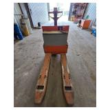 2001 Toyota 4000lb Pallet Jack