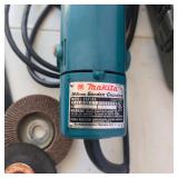 Makita 4 1/2 Inch Sander Grinder with Case and Discs