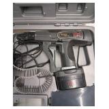 Senco DS202-14V Cordless Auto-Feed Screwdriver Kit with Charger, Battery, and Case