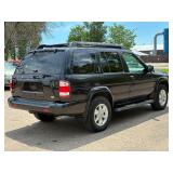 2002 NISSAN PATHFINDER SE *4x4* (NO RESERVE)