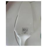 DN - Glass Serving Dishes & Wine Glasses Mixed Lot DN - Glass Serving Dishes & Wine Glasses Mixed Lot