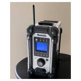 GBR - Portable Jobsite Radio - Makita XRM02 GBR - Portable Jobsite Radio - Makita XRM02