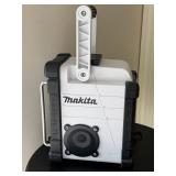 GBR - Portable Jobsite Radio - Makita XRM02 GBR - Portable Jobsite Radio - Makita XRM02
