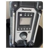 GBR - Portable Jobsite Radio - Makita XRM02 GBR - Portable Jobsite Radio - Makita XRM02