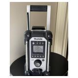 GBR - Portable Jobsite Radio - Makita XRM02 GBR - Portable Jobsite Radio - Makita XRM02