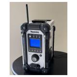 GBR - Portable Jobsite Radio - Makita XRM02 GBR - Portable Jobsite Radio - Makita XRM02