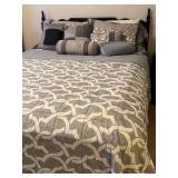 LL - Queen Bed Frame Black Painted Wooden Headboard With Bedding Ensemble LL - Queen Bed Frame Black Painted Wooden Headboard With Bedding Ensemble