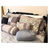 LL - Queen Bed Frame Black Painted Wooden Headboard With Bedding Ensemble LL - Queen Bed Frame Black Painted Wooden Headboard With Bedding Ensemble