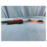 HO Scale TYCO Santa Fe operating crane and matching boom tender car.