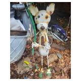 Metal Mouse Garden Statue With Leaf Umbrella