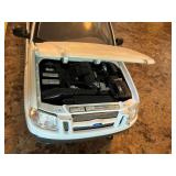 Maisto 1/18 Ford Explorer Sport Trac & Mercedes Coupe with Trailer