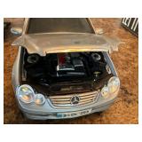 Maisto 1/18 Ford Explorer Sport Trac & Mercedes Coupe with Trailer