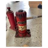 Lot of Assorted Vintage Screw Post and Hydraulic Bottle Jacks