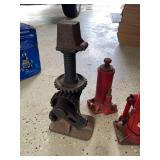 Lot of Assorted Vintage Screw Post and Hydraulic Bottle Jacks