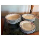 Oneida Fine Porcelain Blue Lattice 14-Piece Dinnerware Set Plates & Bowls