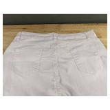 Women's White Jeans Size XL - Brand New