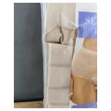 Ellen Tracy Essentials Seamless Brief Size Women's M Beige, 5 Pack - Brand New