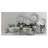 Noritake Gloria 6526 Fine China Japan - White China with beautiful bands of gold on the rim and inside