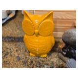 Lot of (5) Animal Décor - Ceramic Owl, Ceramic Frog, Resin Frog Holding Rock, Resin Bird